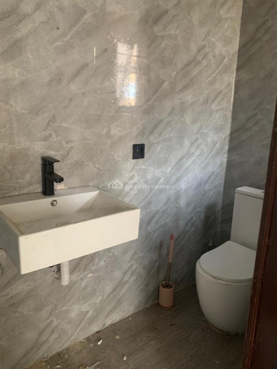 Spacious 2 Bedroom Flat, Ologolo, Lekki, Lagos, Flat / Apartment for Rent