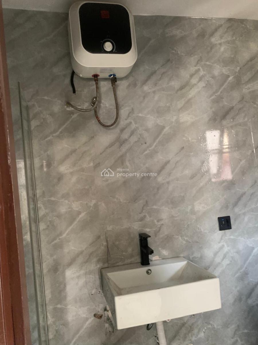 Spacious 2 Bedroom Flat, Ologolo, Lekki, Lagos, Flat / Apartment for Rent