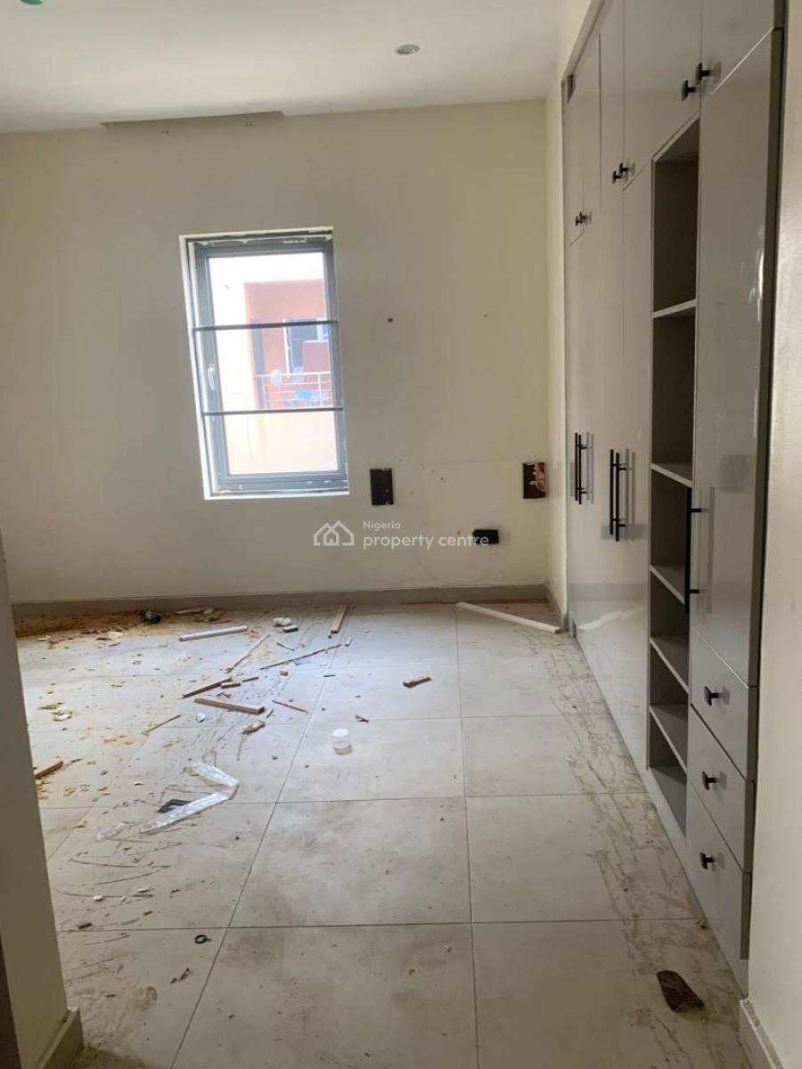 Spacious 2 Bedroom Flat, Ologolo, Lekki, Lagos, Flat / Apartment for Rent