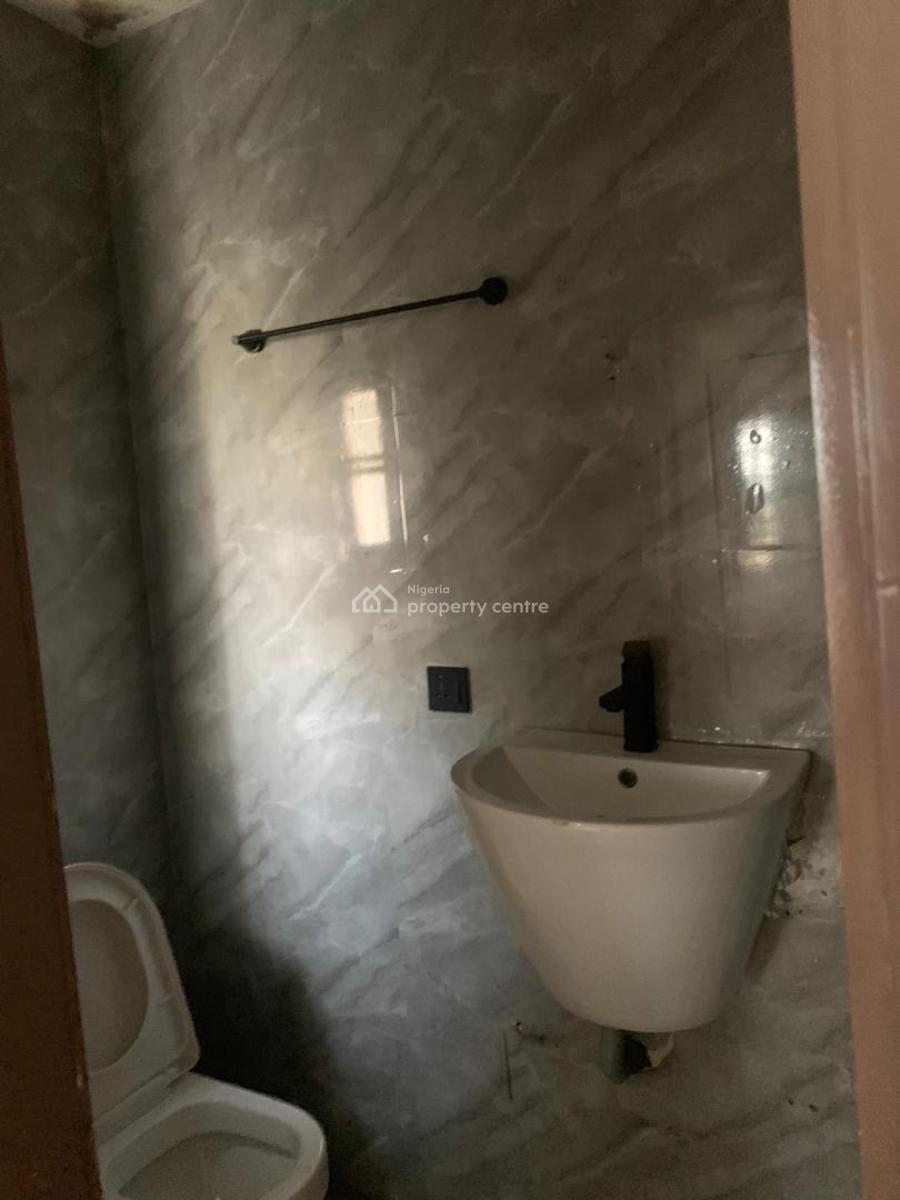 Spacious 2 Bedroom Flat, Ologolo, Lekki, Lagos, Flat / Apartment for Rent