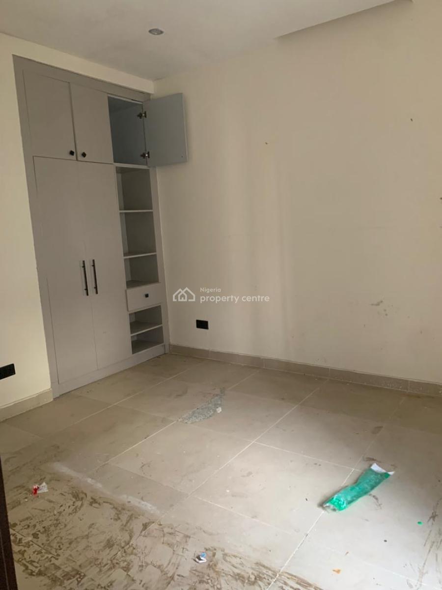Spacious 2 Bedroom Flat, Ologolo, Lekki, Lagos, Flat / Apartment for Rent