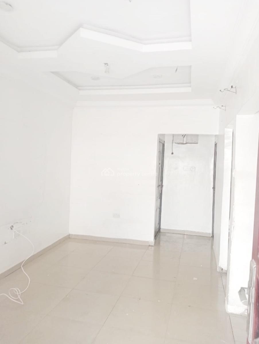 a Well Maintained Spacious 2 Bedroom Flat, Omole Phase 2, Ikeja, Lagos, Flat / Apartment for Rent