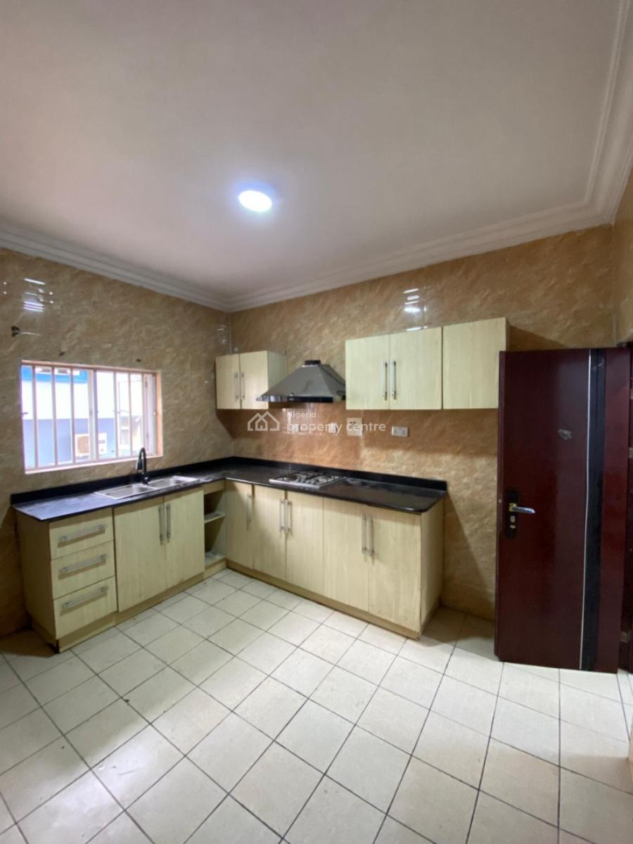 Very Spacious and Serviced 2 Bedroom Flat, Chevron Drive, Lekki Phase 2, Lekki, Lagos, Flat / Apartment for Rent