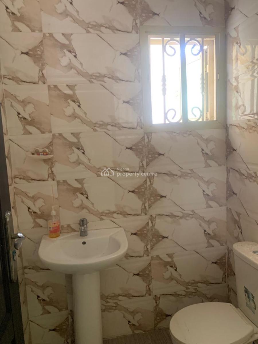 Spacious 3 Bedroom Flat, Ologolo, Lekki, Lagos, Flat / Apartment for Rent