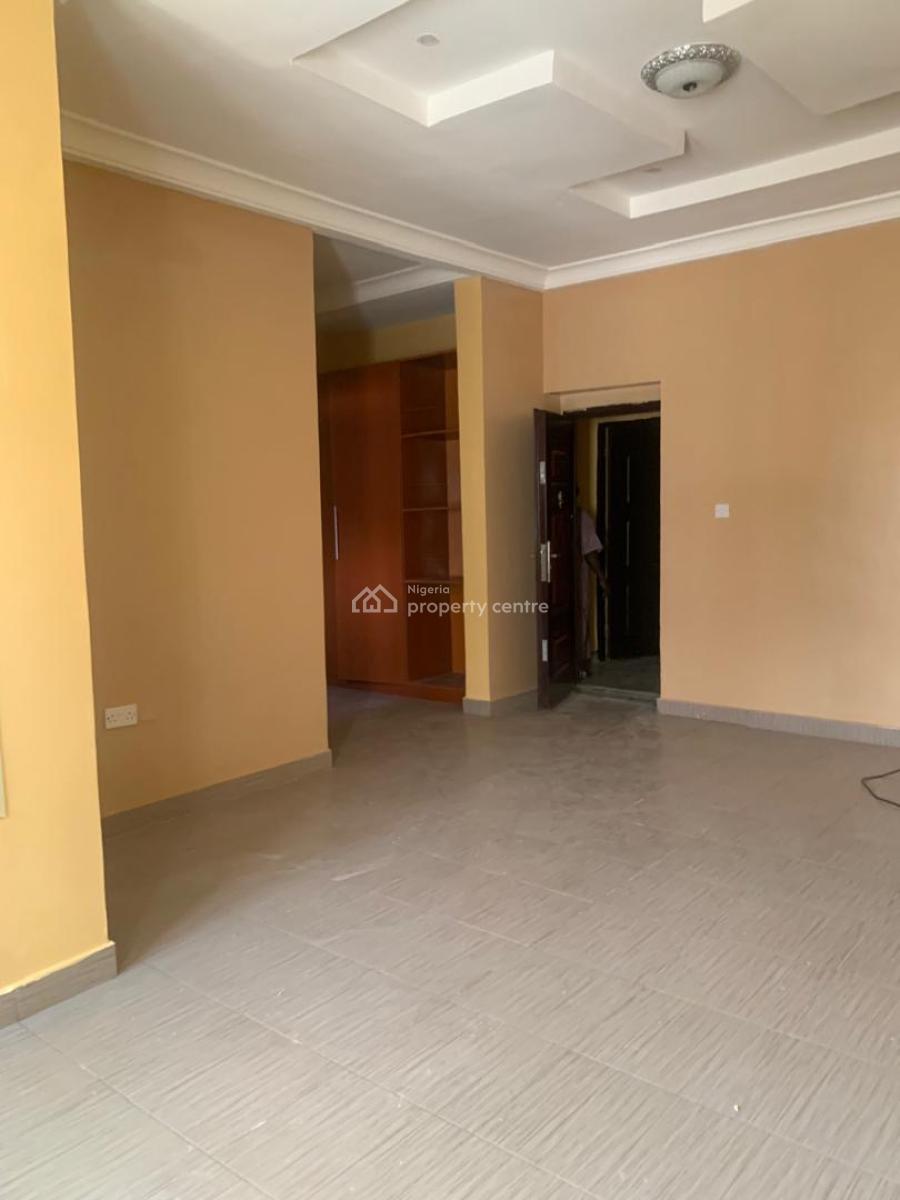 Spacious 3 Bedroom Flat, Ologolo, Lekki, Lagos, Flat / Apartment for Rent
