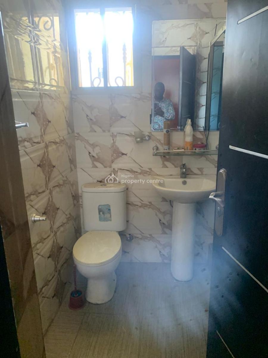 Spacious 3 Bedroom Flat, Ologolo, Lekki, Lagos, Flat / Apartment for Rent