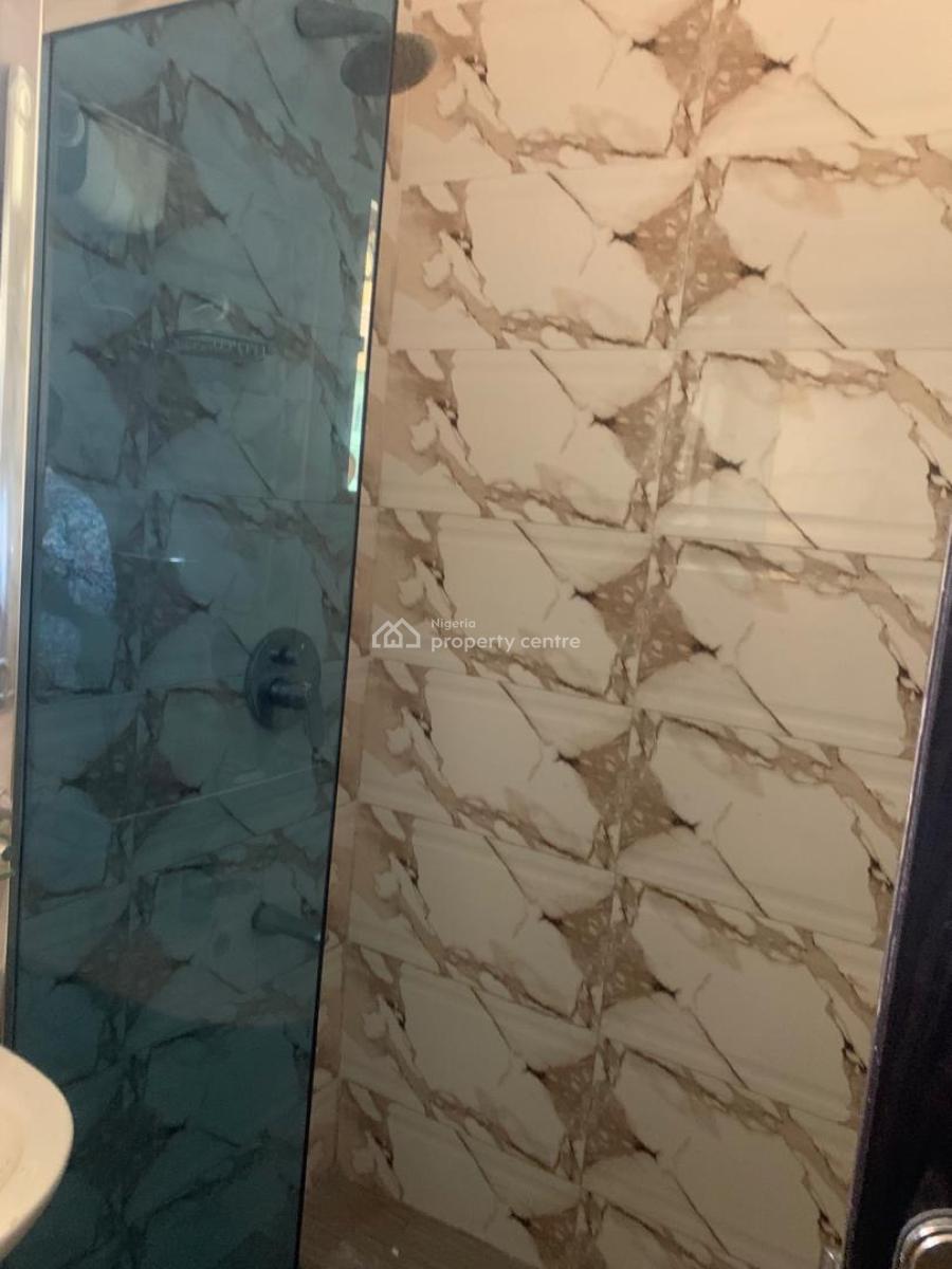 Spacious 3 Bedroom Flat, Ologolo, Lekki, Lagos, Flat / Apartment for Rent