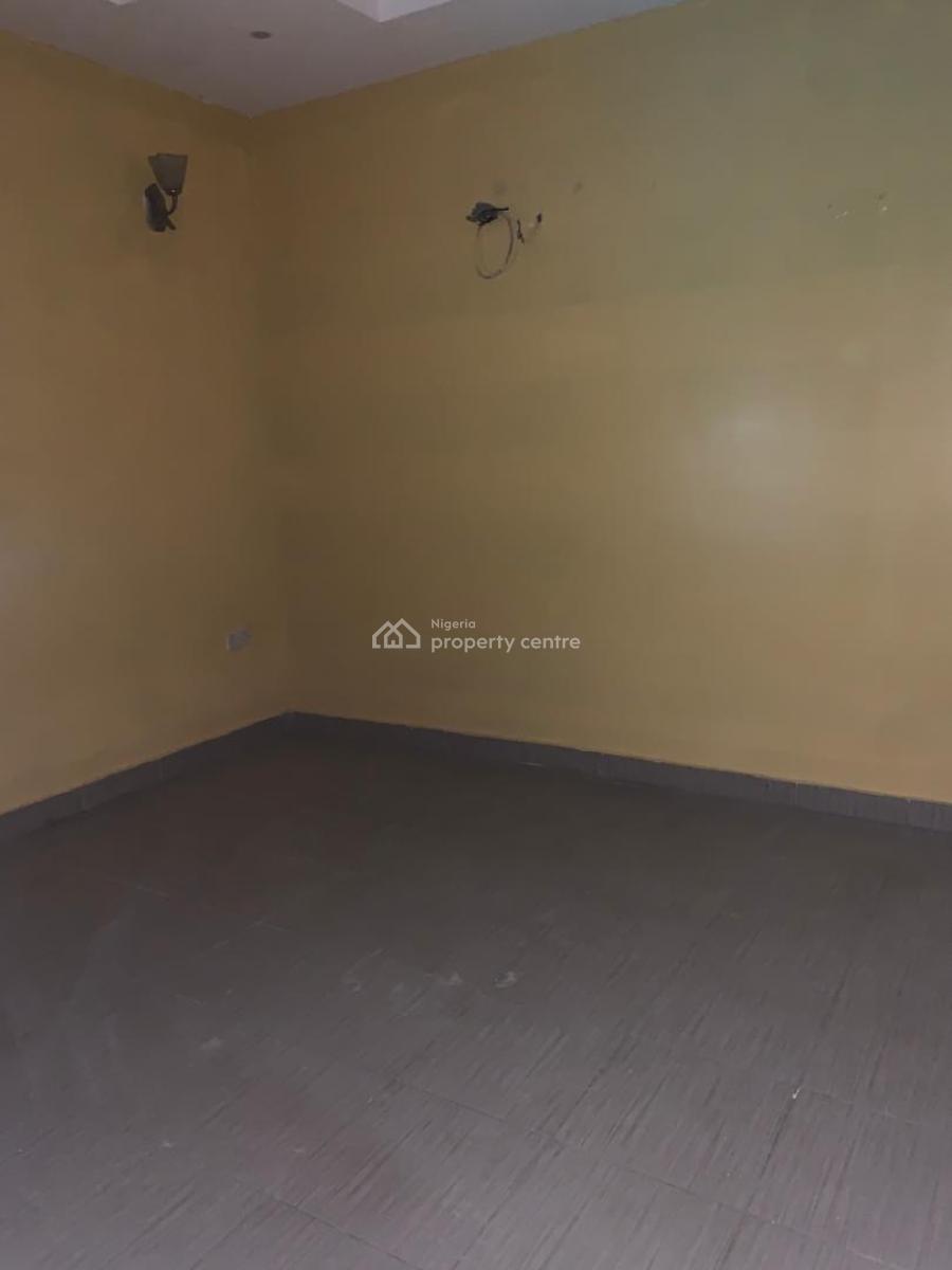 Spacious 3 Bedroom Flat, Ologolo, Lekki, Lagos, Flat / Apartment for Rent