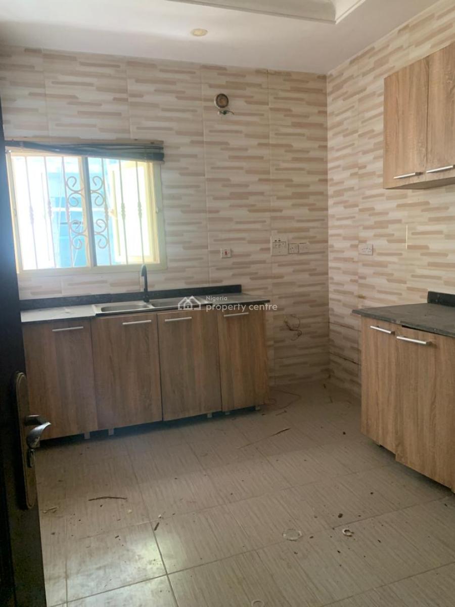 Spacious 3 Bedroom Flat, Ologolo, Lekki, Lagos, Flat / Apartment for Rent