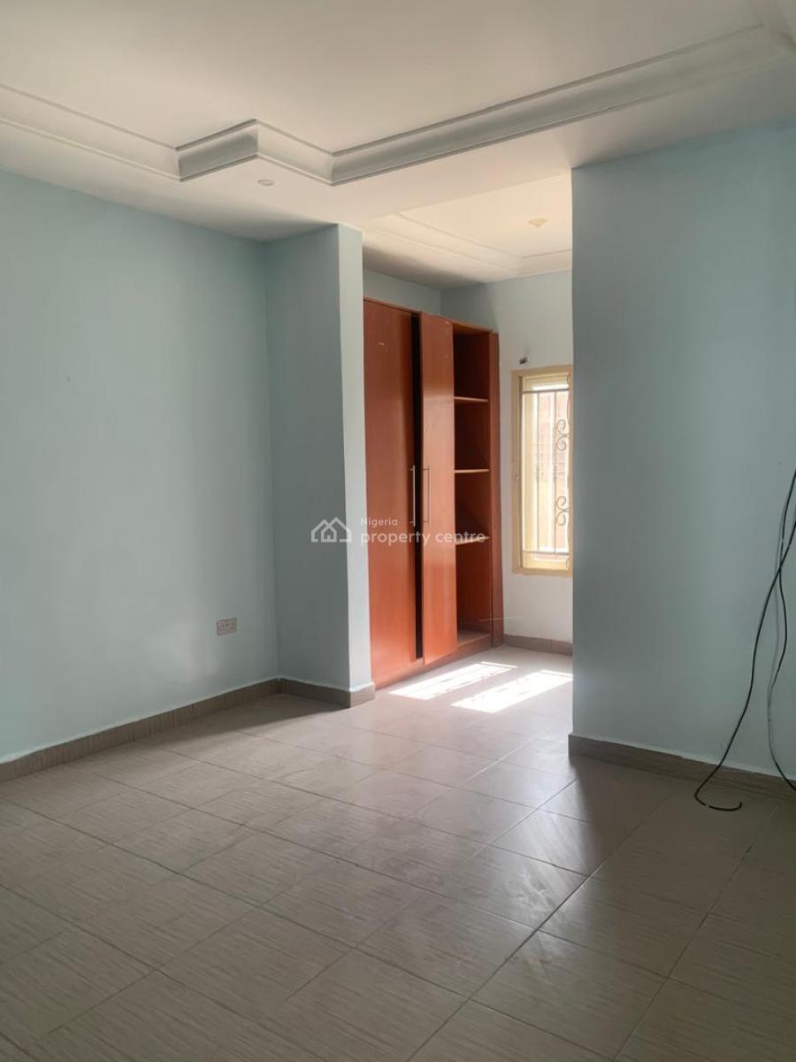 Spacious 3 Bedroom Flat, Ologolo, Lekki, Lagos, Flat / Apartment for Rent