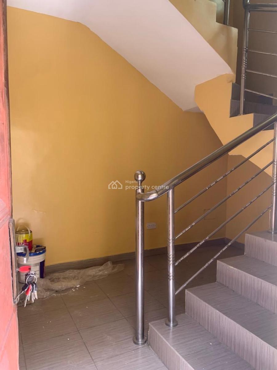 Spacious 3 Bedroom Flat, Ologolo, Lekki, Lagos, Flat / Apartment for Rent