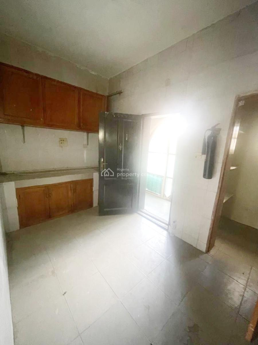 a Well Maintained Spacious 3 Bedroom Flat, Olowora, Omole Phase 2, Ikeja, Lagos, Flat / Apartment for Rent