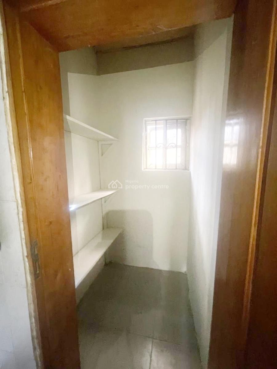 a Well Maintained Spacious 3 Bedroom Flat, Olowora, Omole Phase 2, Ikeja, Lagos, Flat / Apartment for Rent