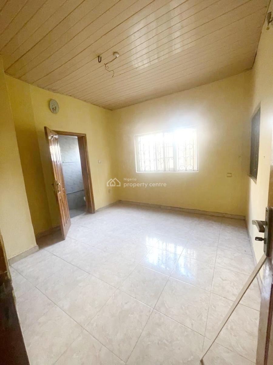 a Well Maintained Spacious 3 Bedroom Flat, Olowora, Omole Phase 2, Ikeja, Lagos, Flat / Apartment for Rent