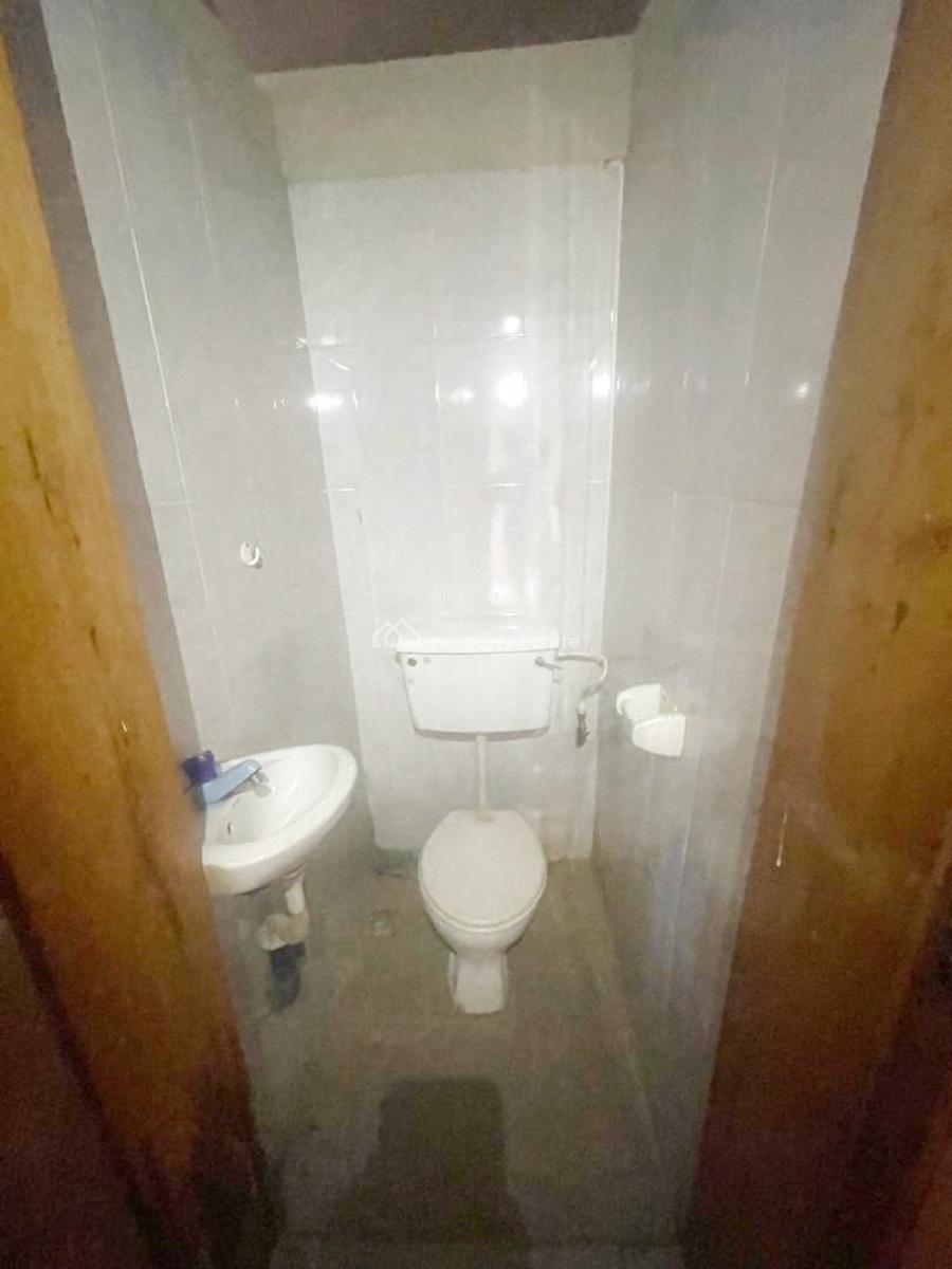 a Well Maintained Spacious 3 Bedroom Flat, Olowora, Omole Phase 2, Ikeja, Lagos, Flat / Apartment for Rent