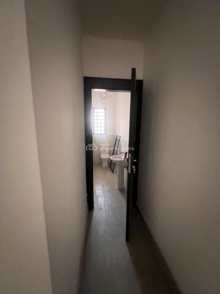 a Spacious and Beautifully Finished 4 Bedroom Apartment with a Room Ci, Lekki Phase 1, Lekki, Lagos, Flat / Apartment for Sale