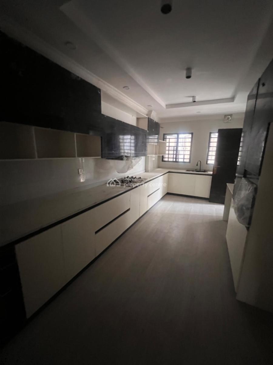 a Spacious and Beautifully Finished 4 Bedroom Apartment with a Room Ci, Lekki Phase 1, Lekki, Lagos, Flat / Apartment for Sale