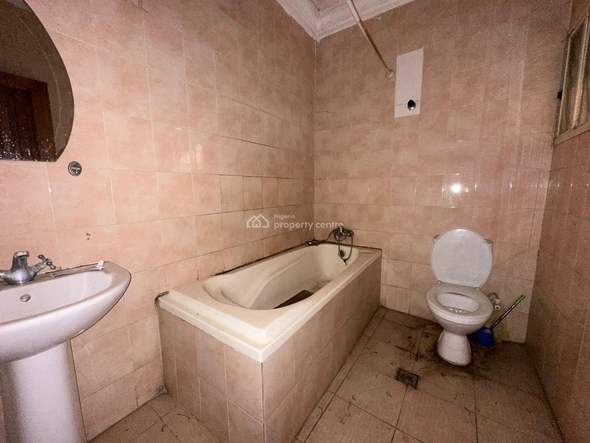 a Well Maintained Spacious 4 Bedroom Semi Detached Duplex, Gra Phase 1, Magodo, Lagos, Semi-detached Duplex for Rent