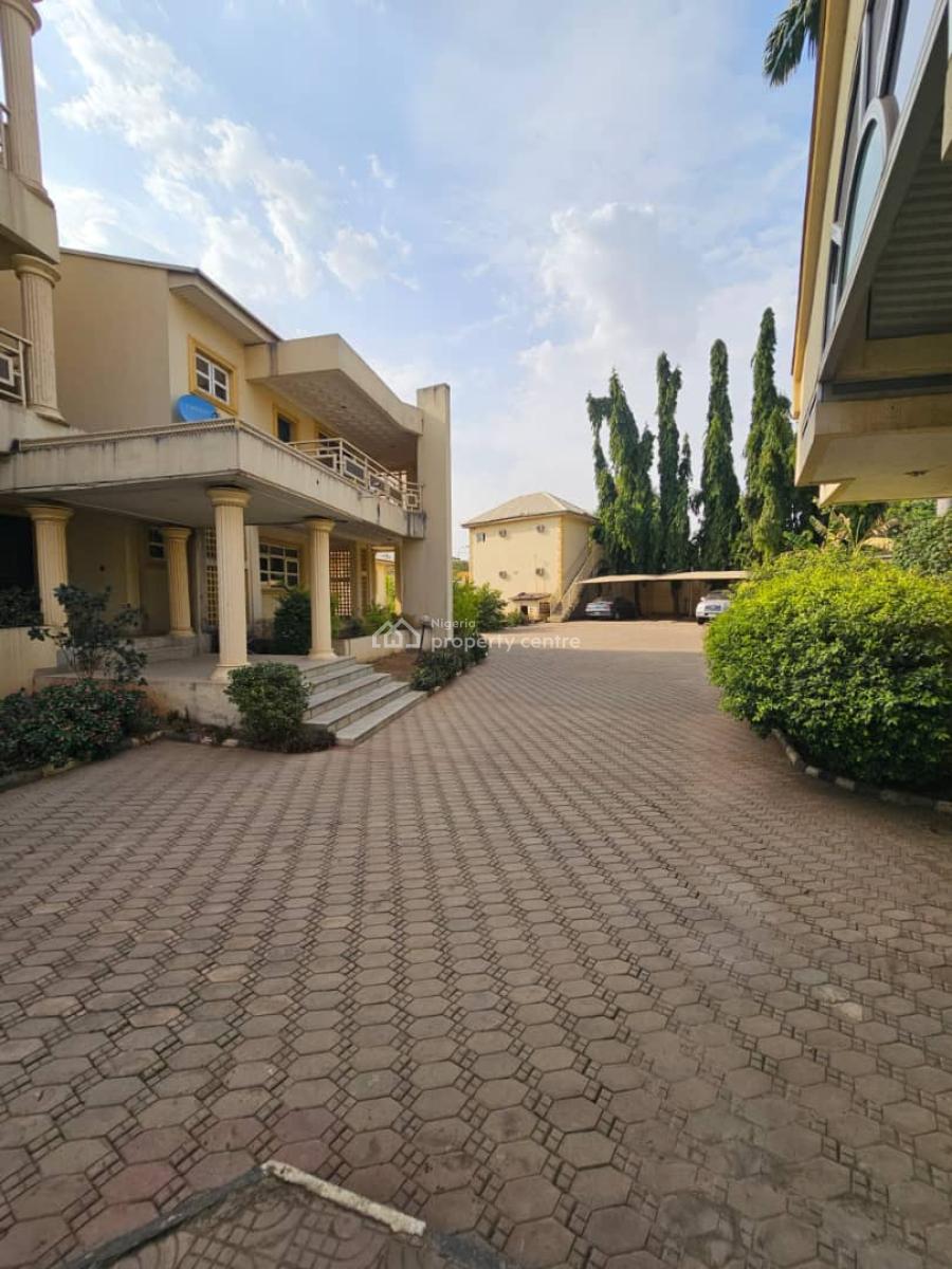 Demolishable/massive 8 Bedroom House,good for Redevelopment/investment, in a Serene Neighborhood, Maitama District, Abuja, Detached Duplex for Sale