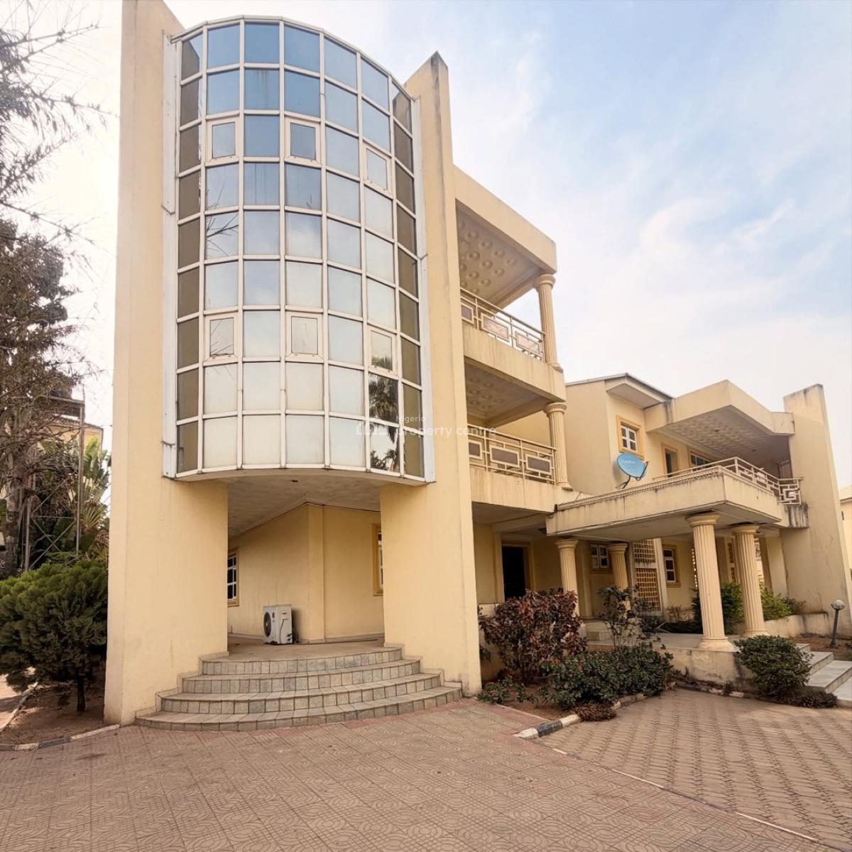 Demolishable/massive 9 Bedroom House,good for Redevelopment/investment, Serene & Secured Neighborhood, Maitama District, Abuja, Detached Duplex for Sale