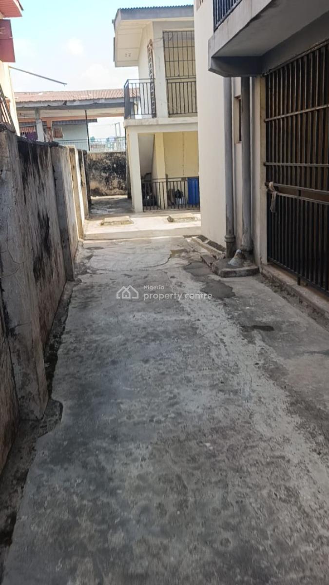 a 2 Storey of 3 Units of 3 Bedroom Deal, Kufeyiji, Agodi Gate, Ibadan North, Oyo, Block of Flats for Sale