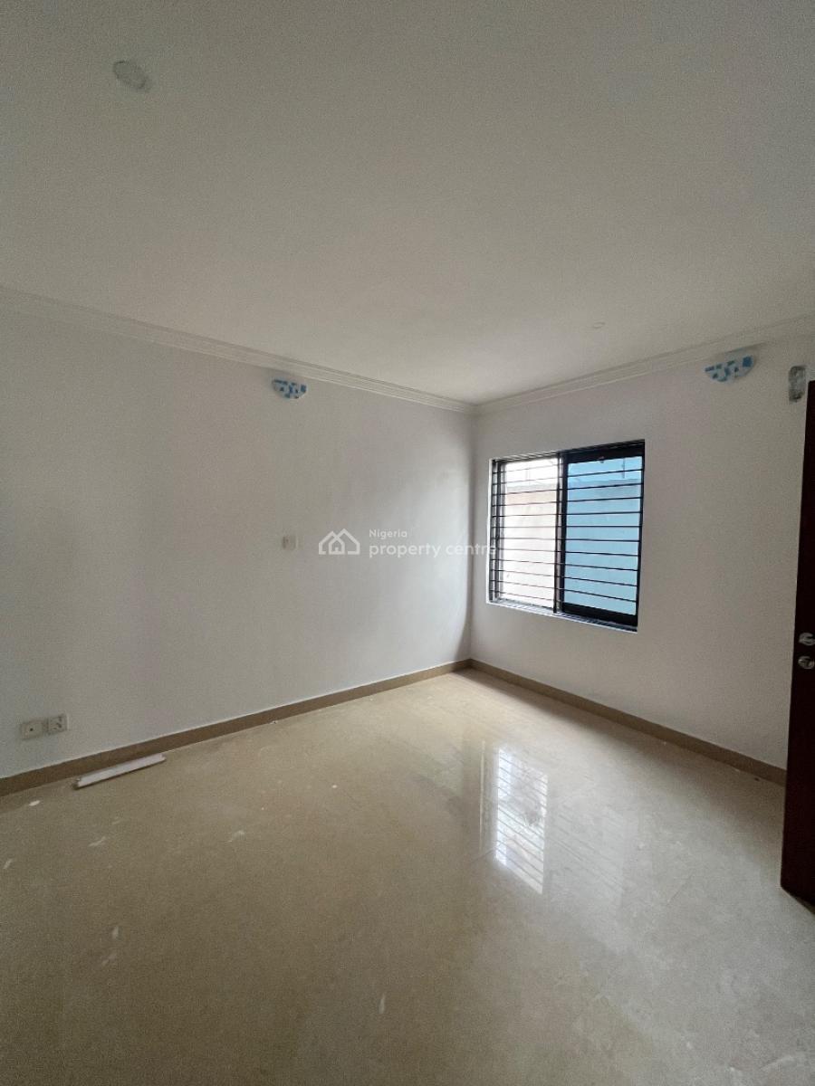 Spacious 3 Bedroom Apartment with Bq, Lekki Phase 1, Lekki, Lagos, Flat / Apartment for Rent