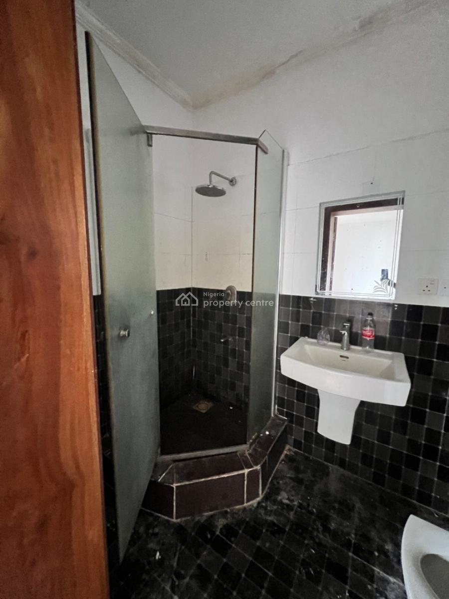 Spacious 3 Bedroom Apartment with Bq, Lekki Phase 1, Lekki, Lagos, Flat / Apartment for Rent