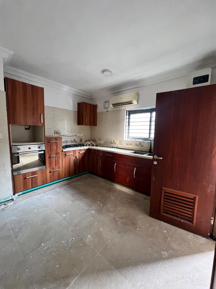 Spacious 3 Bedroom Apartment with Bq, Lekki Phase 1, Lekki, Lagos, Flat / Apartment for Rent