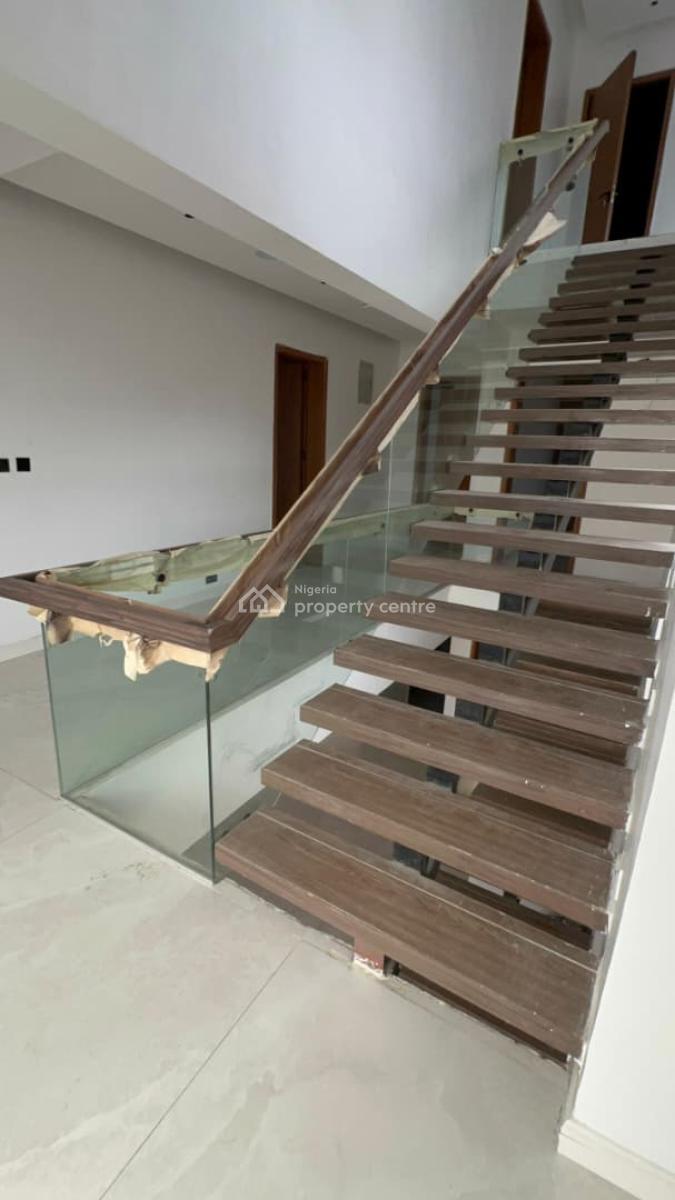 Spacious    3 Bedroom Flat, Omole Phase 1, Ikeja, Lagos, Flat / Apartment for Sale