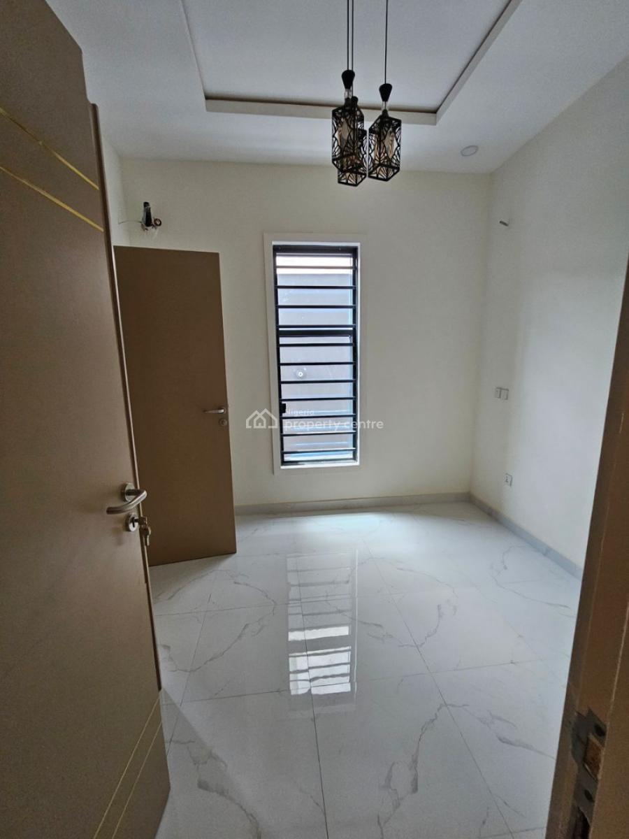 Spacious    3 Bedroom Flat, Omole Phase 1, Ikeja, Lagos, Flat / Apartment for Sale