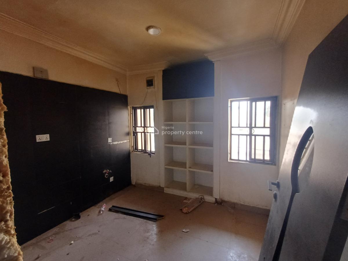 30sqm Space on The First Floor, Wuse 2, Abuja, Office Space for Rent