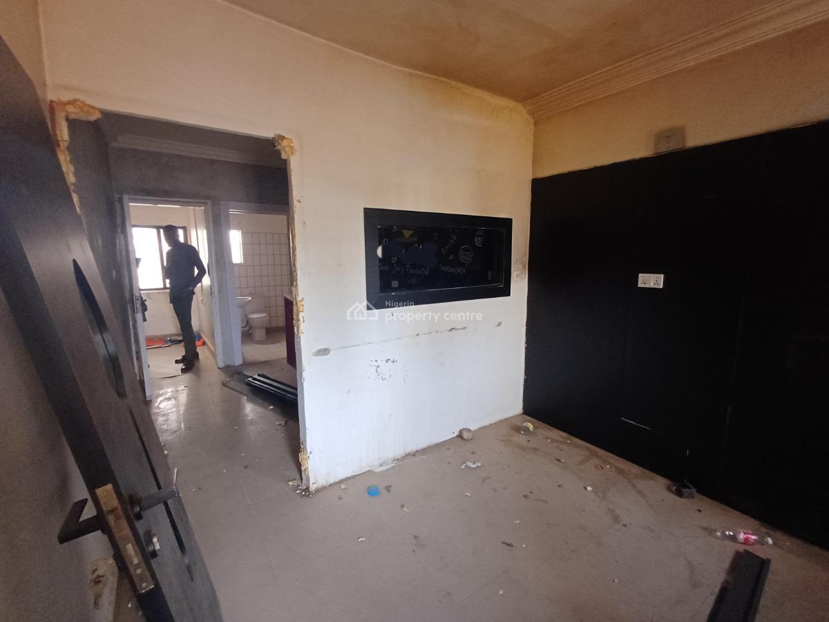 30sqm Space on The First Floor, Wuse 2, Abuja, Office Space for Rent
