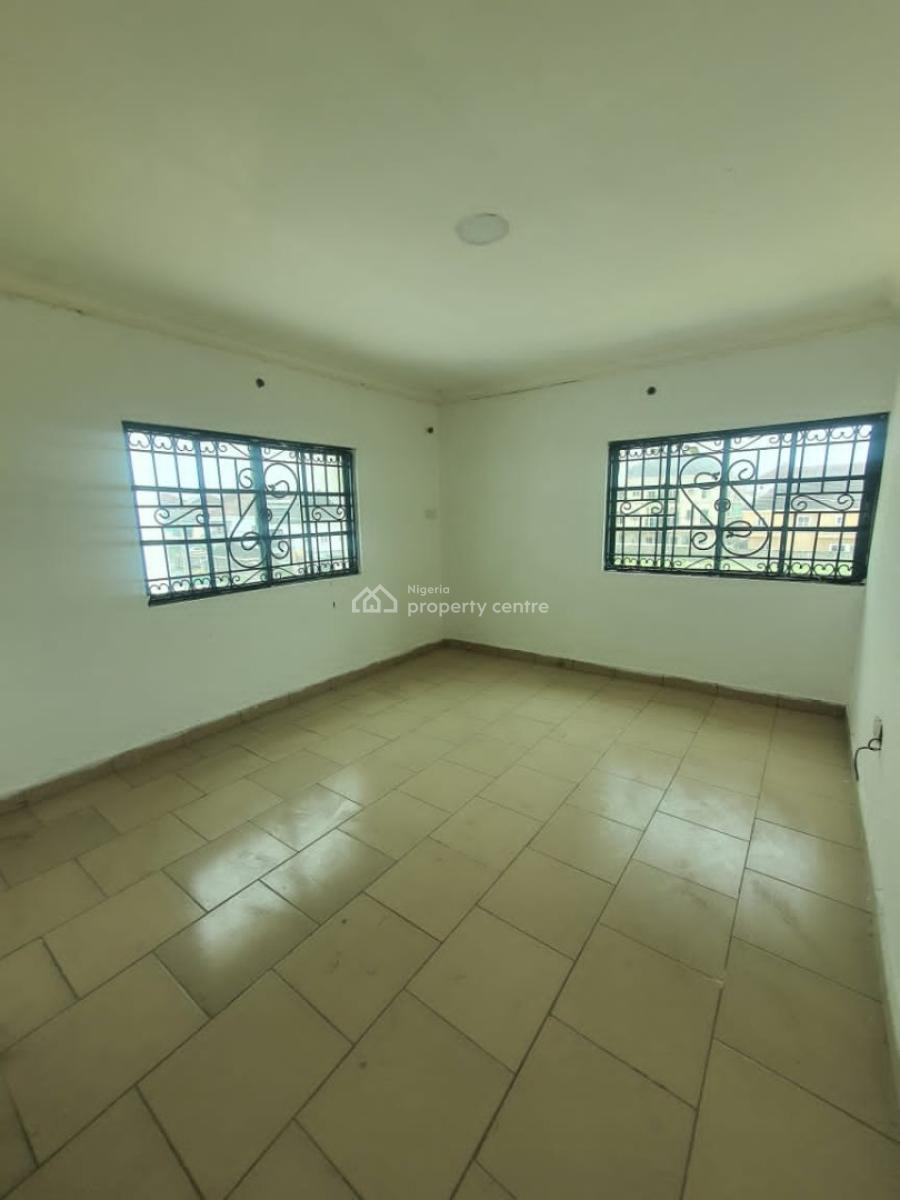 Spacious 2 Bedroom Upstairs with Balcony, Chevron, Lekki, Lagos, Flat / Apartment for Rent