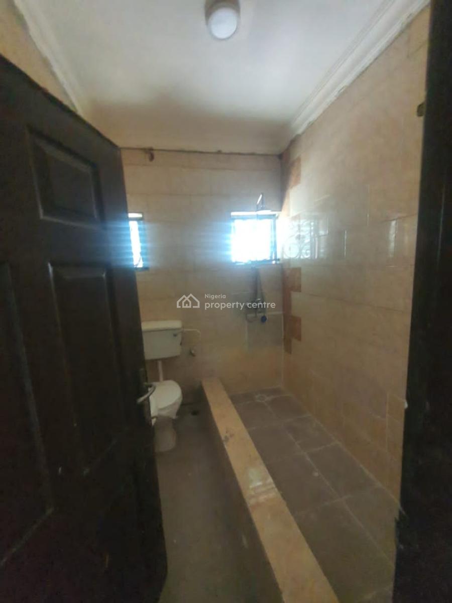 Spacious 2 Bedroom Upstairs with Balcony, Chevron, Lekki, Lagos, Flat / Apartment for Rent