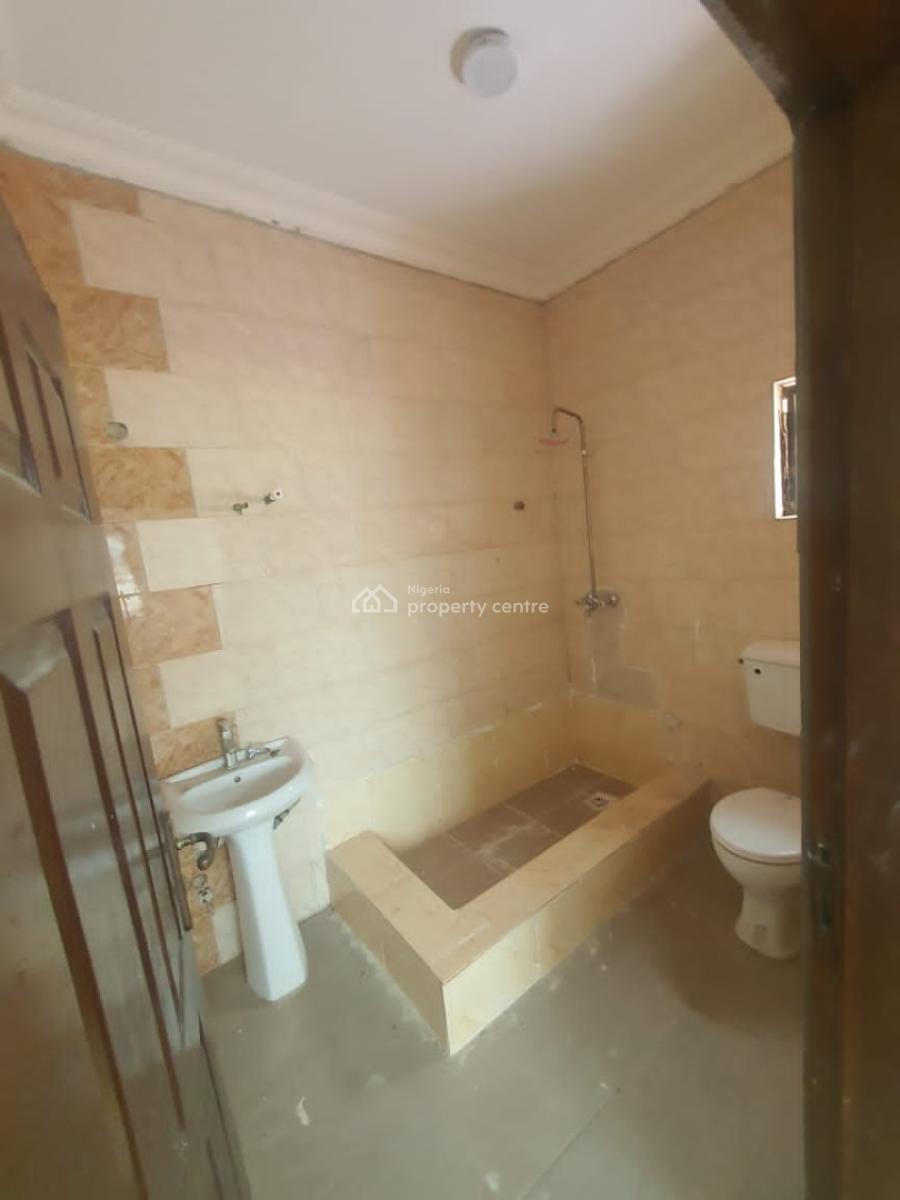 Spacious 2 Bedroom Upstairs with Balcony, Chevron, Lekki, Lagos, Flat / Apartment for Rent