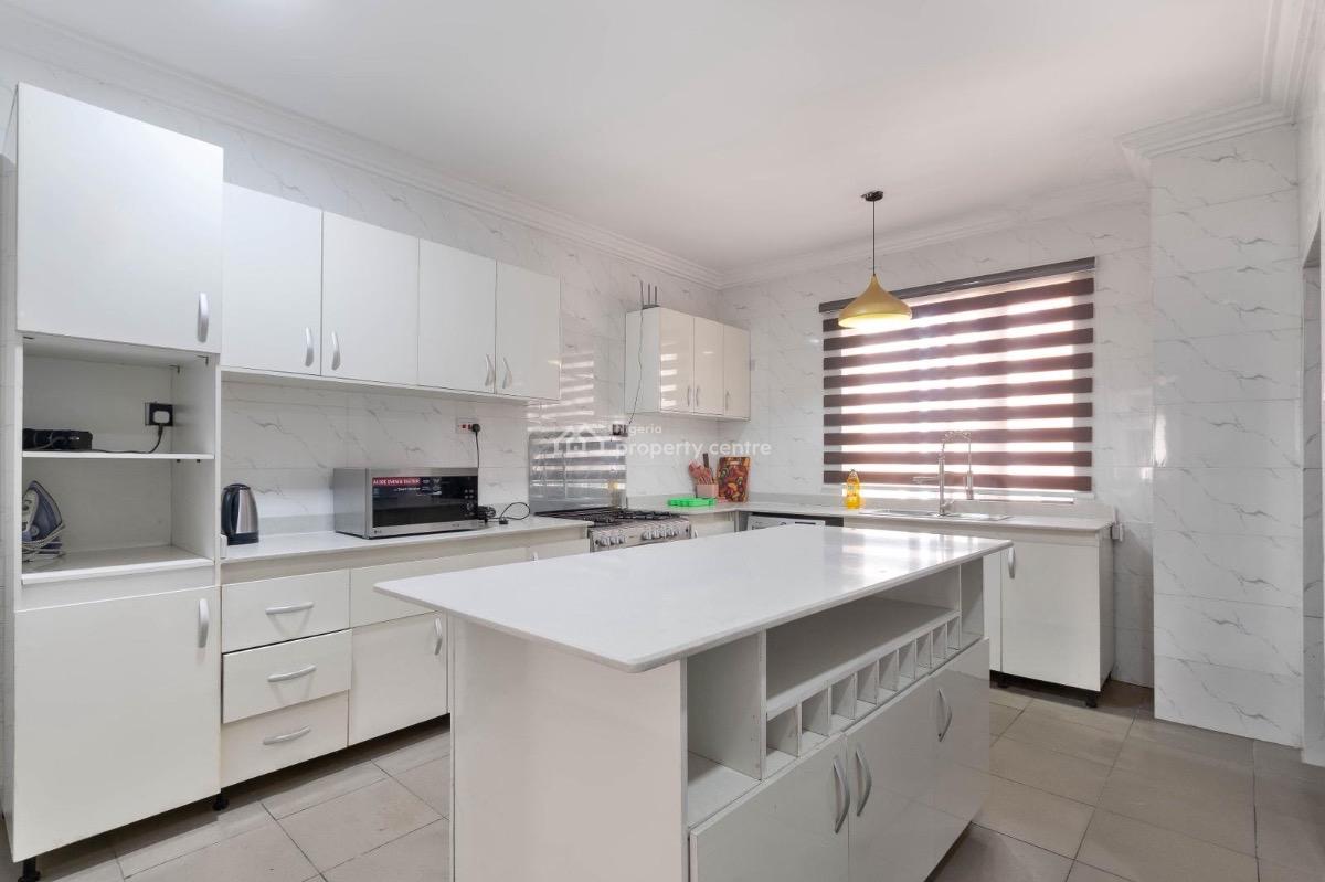 Cozy and Beautifully Furnished 3-bedroom Apartment Now Available for I, Lekki Phase 1, Lekki, Lagos, House Short Let