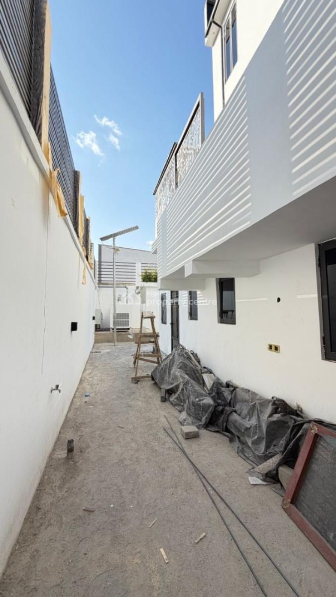 Fully Detached (2 Family Compound), Guzape District, Abuja, Terraced Duplex for Sale