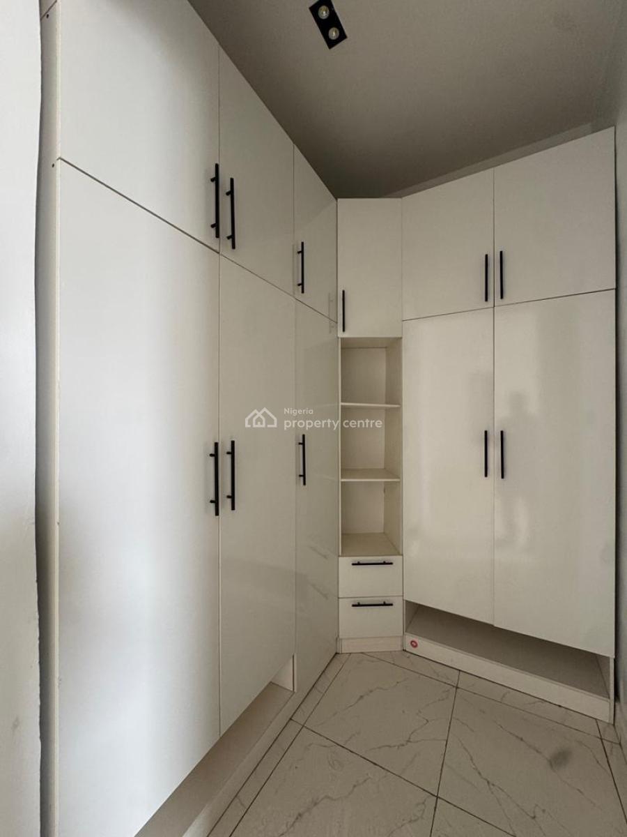 Classy  4  Beds with a Bq & Spacious Drive Way for  4 Cars, Orchid Road, Lekki, Lagos, Flat / Apartment for Sale