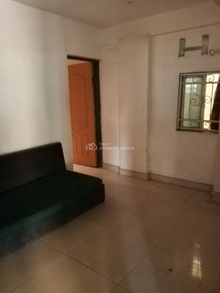 1 Bedroom Flat, Faneye, Alagomeji, Yaba, Lagos, Mini Flat (room and Parlour) for Rent