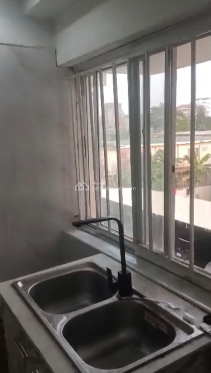 Serviced Cheapest 2 Bedroom Flat with Moderate Kitchen on Second Floor, Victoria Island (vi), Lagos, Flat / Apartment for Rent