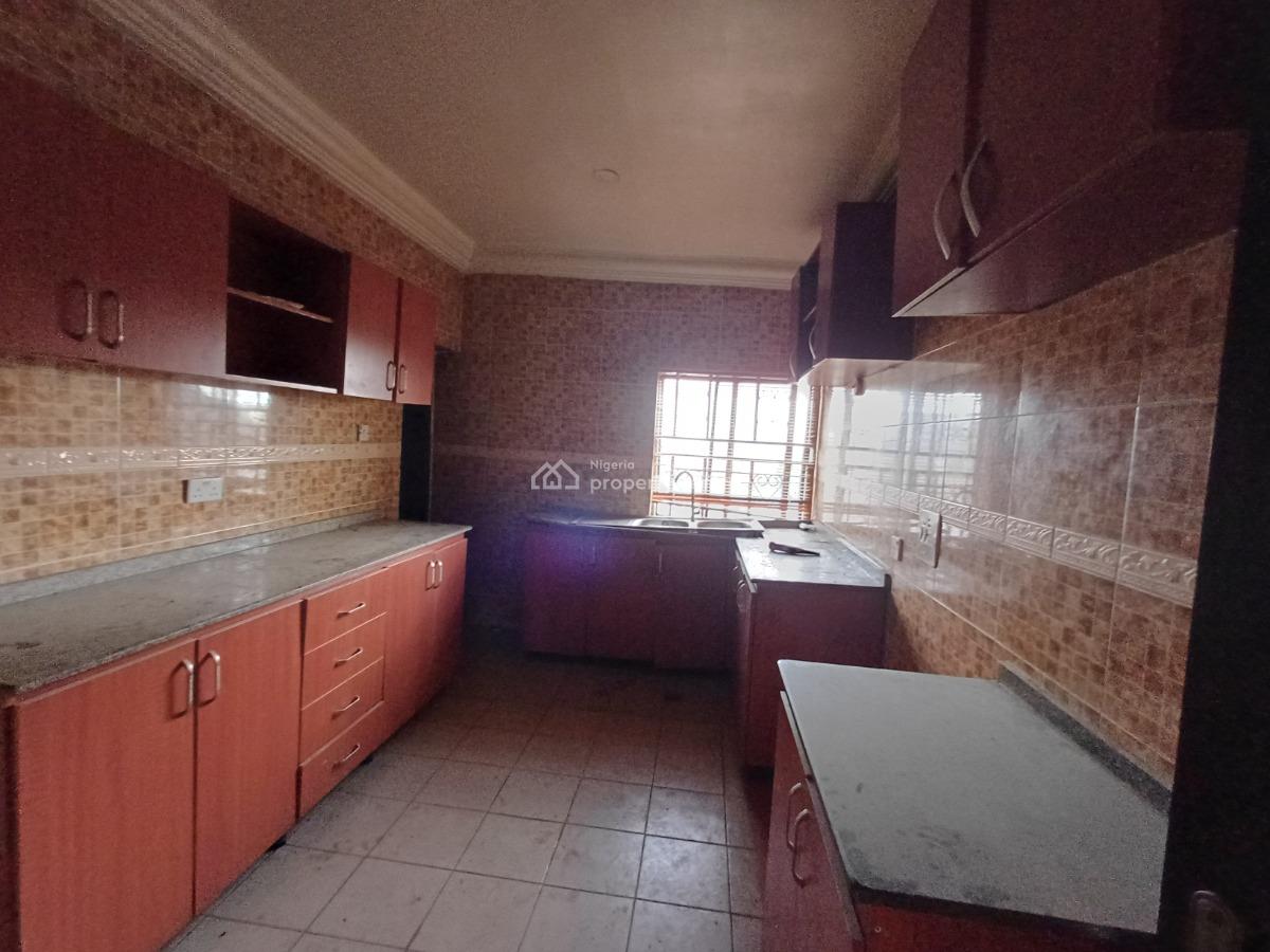 Spacious 3 Bedroom Flat on The Second Floor (office/ Residential), Wuse 2, Abuja, Flat / Apartment for Rent