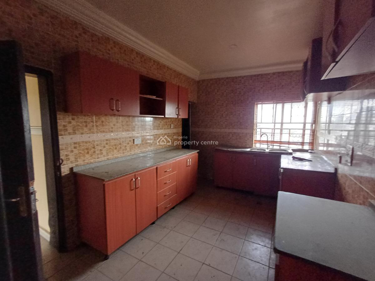 Spacious 3 Bedroom Flat on The Second Floor (office/ Residential), Wuse 2, Abuja, Flat / Apartment for Rent