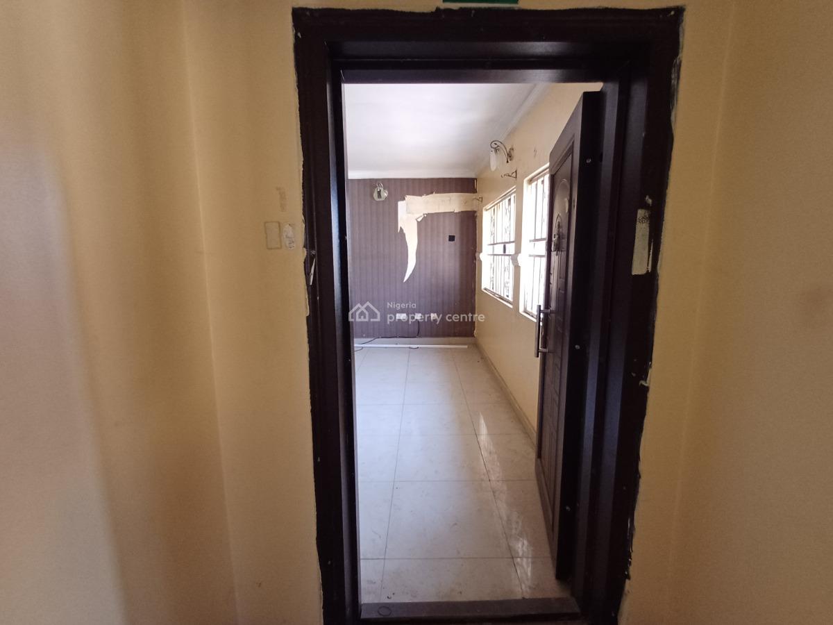 Spacious 3 Bedroom Flat on The Second Floor (office/ Residential), Wuse 2, Abuja, Flat / Apartment for Rent