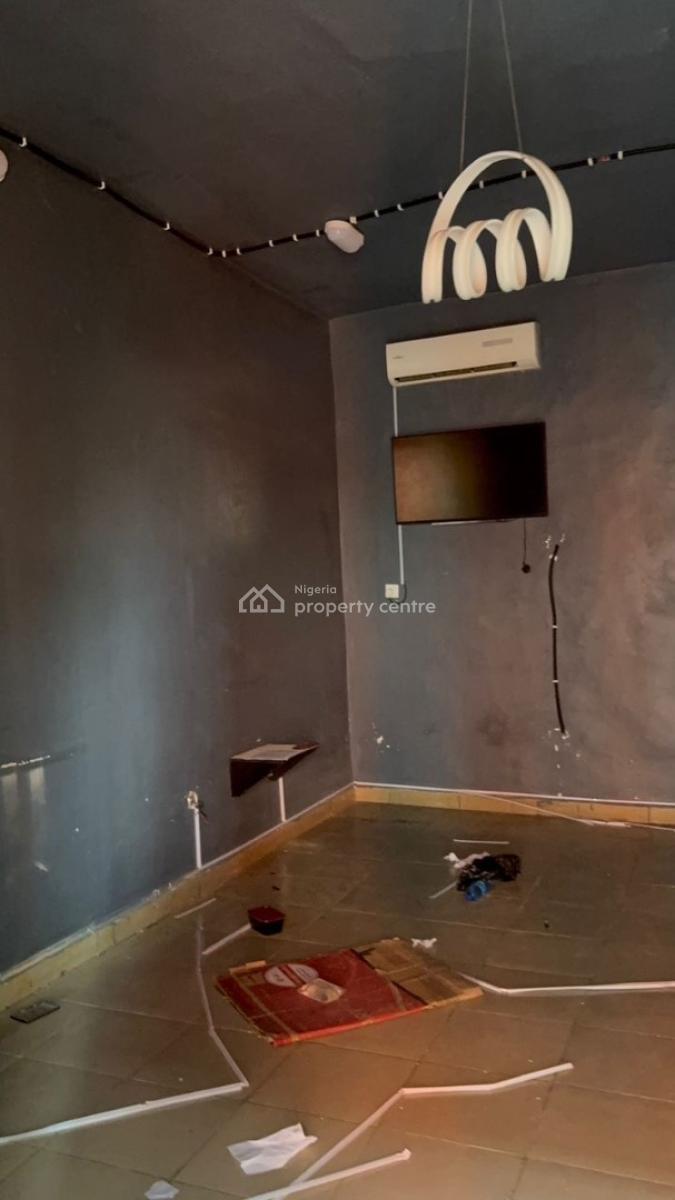 Strategic Shop/office Space, Gwarinpa, Abuja, Plaza / Complex / Mall for Rent