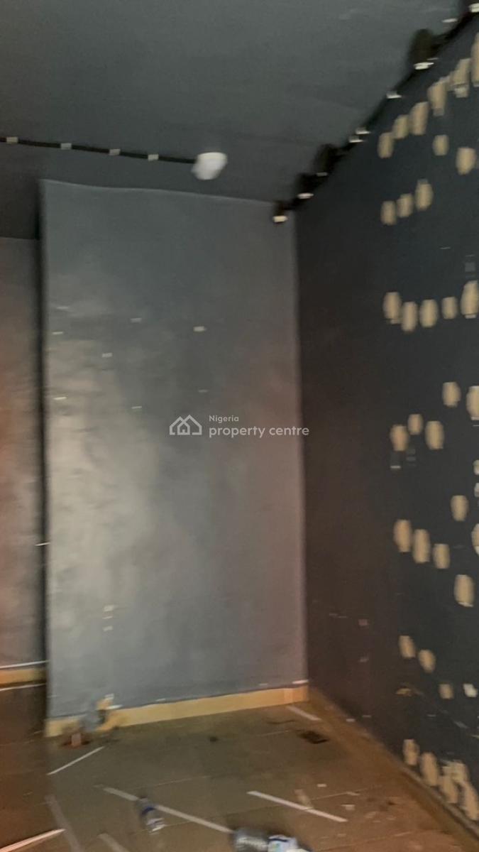 Strategic Shop/office Space, Gwarinpa, Abuja, Plaza / Complex / Mall for Rent