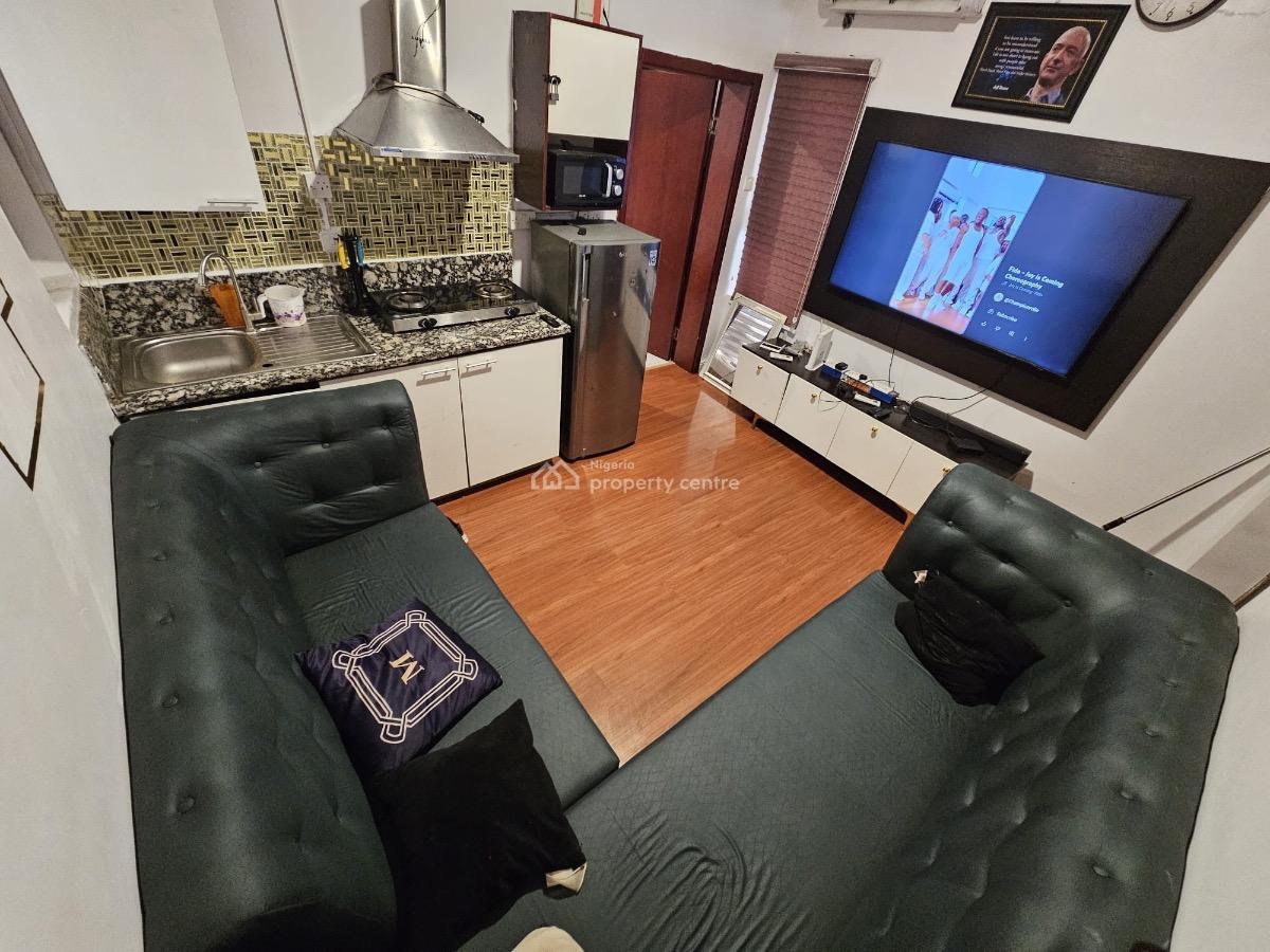 Fully Furnished 1bedroom Apartment with ,lift, 24hrs Wi-fi, Off Admiralty, Lekki Phase 1, Lekki, Lagos, Mini Flat (room and Parlour) for Rent