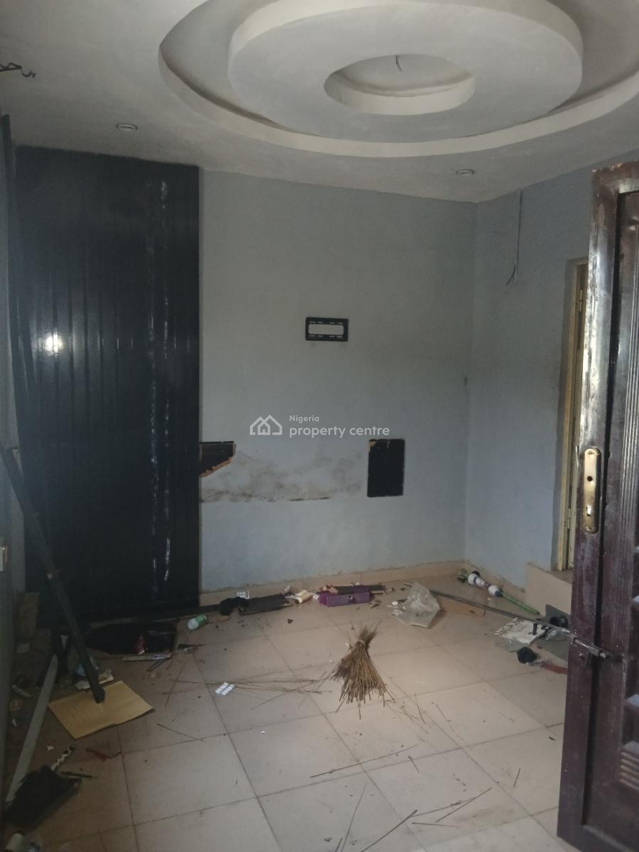 Beautifully Self, Yaba, Lagos, Self Contain (single Rooms) for Rent