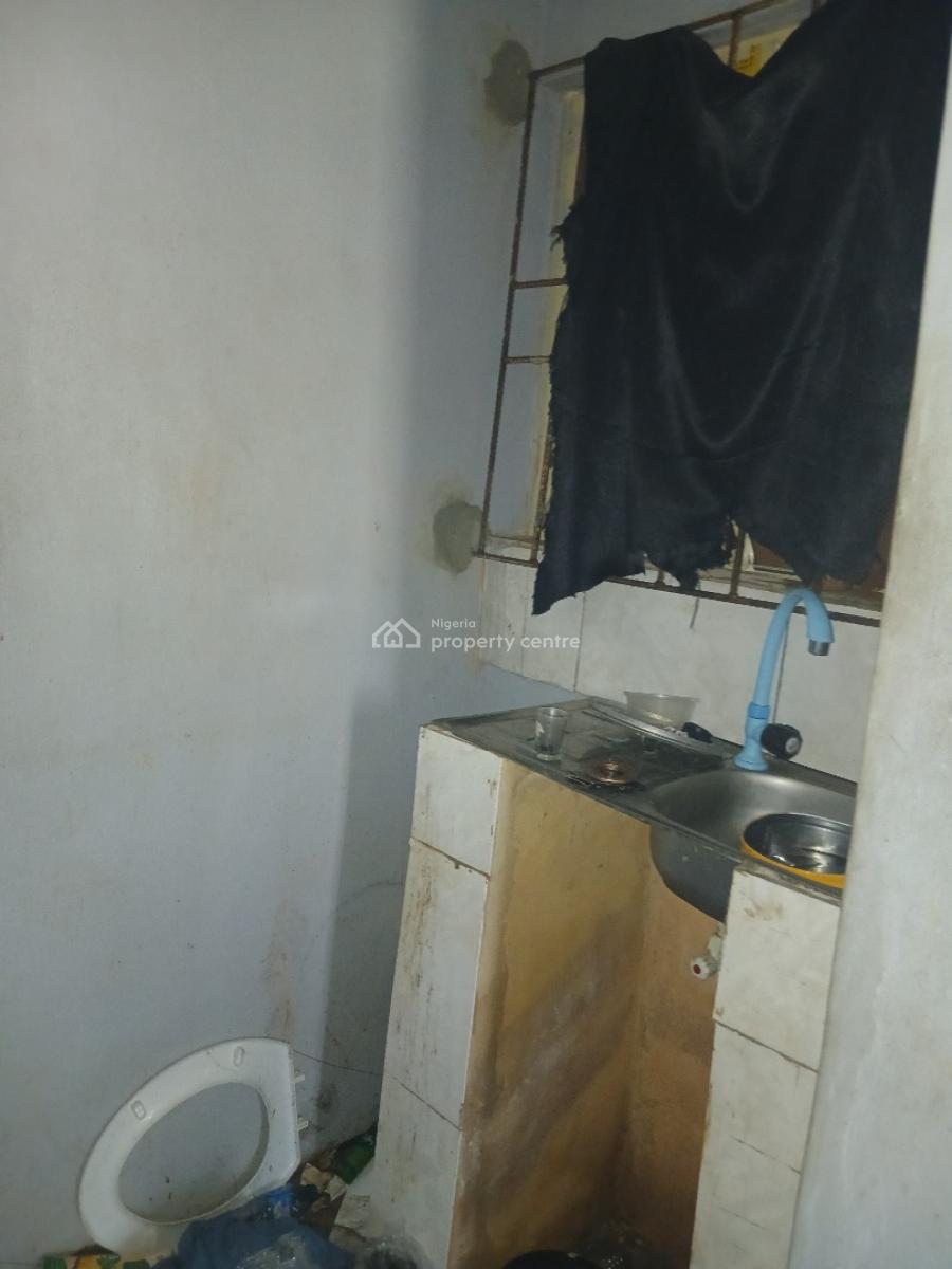 Beautifully Self, Yaba, Lagos, Self Contain (single Rooms) for Rent