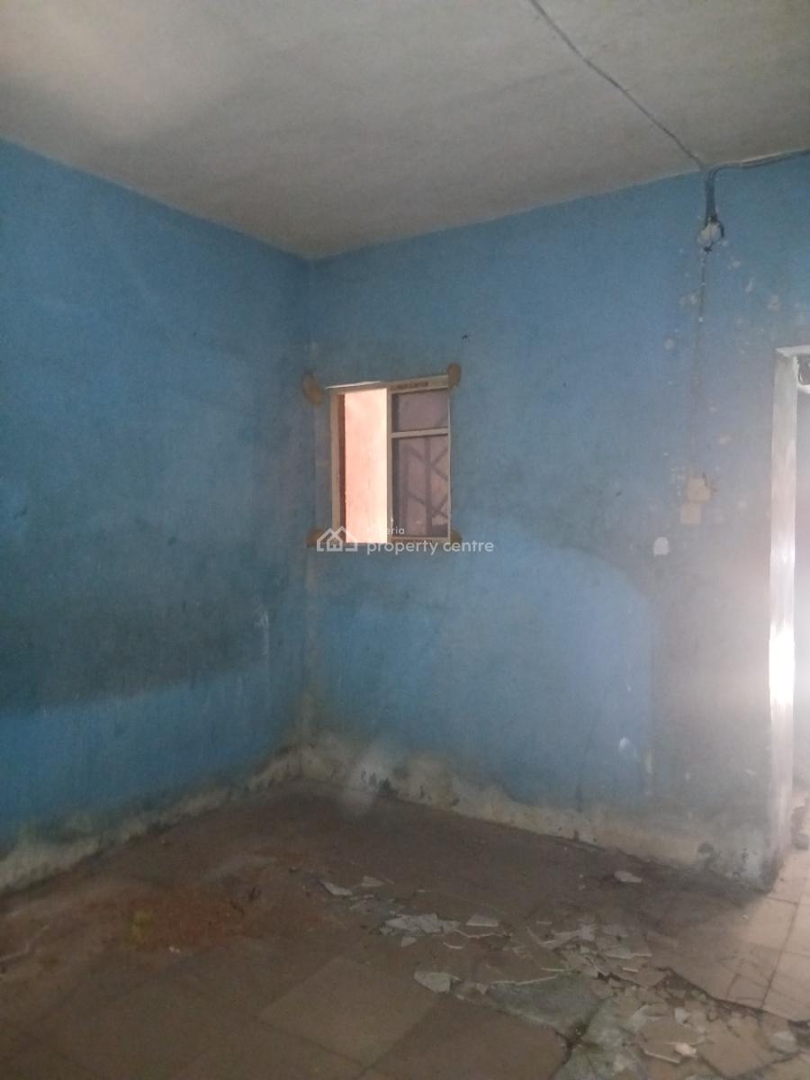 Very Big Massive Roomself with Carpark, Yaba, Lagos, Self Contain (single Rooms) for Rent