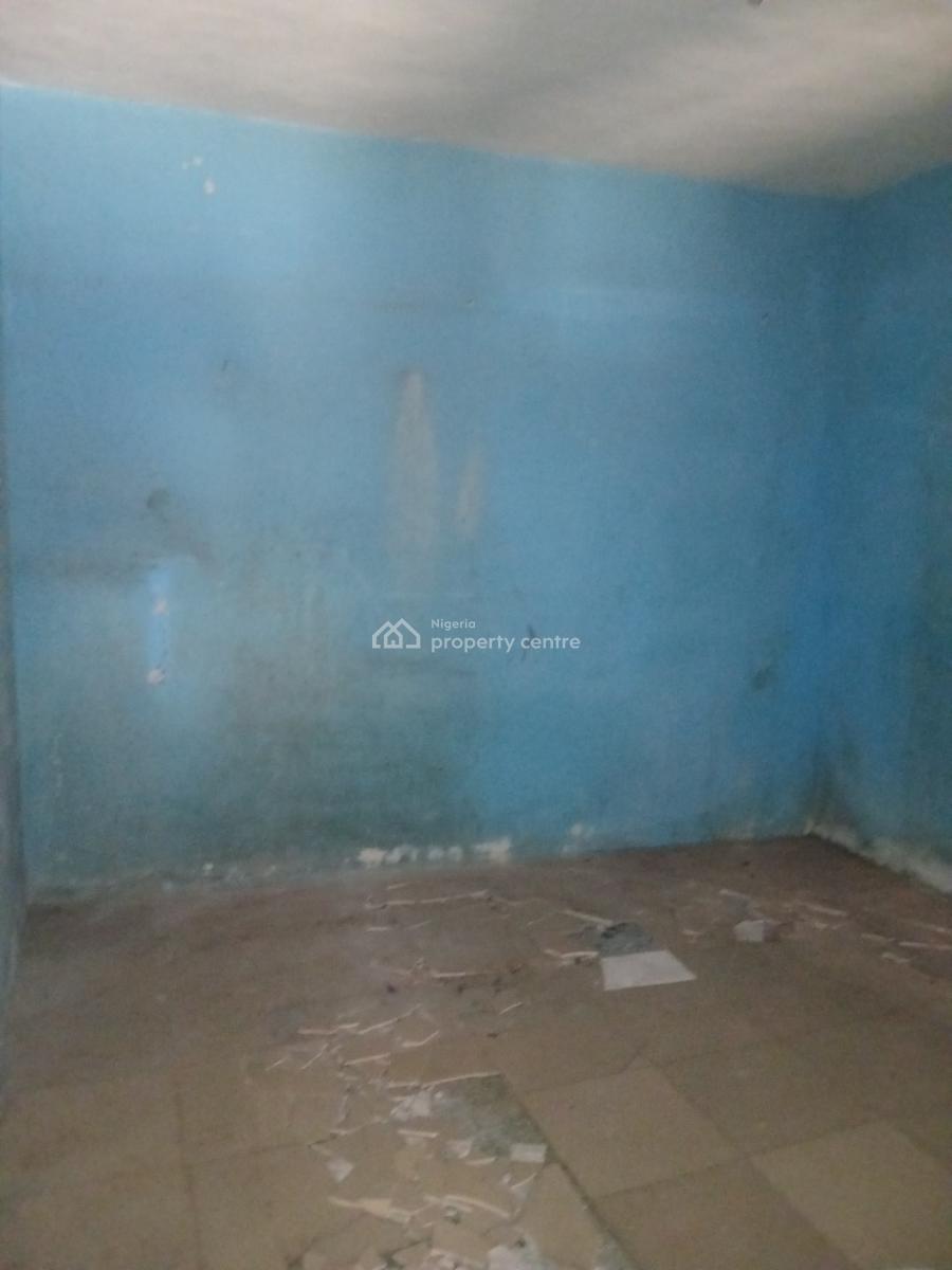 Very Big Massive Roomself with Carpark, Yaba, Lagos, Self Contain (single Rooms) for Rent
